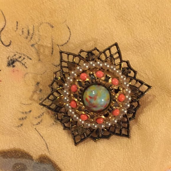 Vintage multi-layered and colored brass pin - Picture 3 of 7